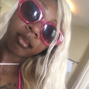 Meet your Posher, Nina